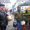 Trotz Corona: Wochenmarkt als Treffpunkt mit Sicherheitsabstand.