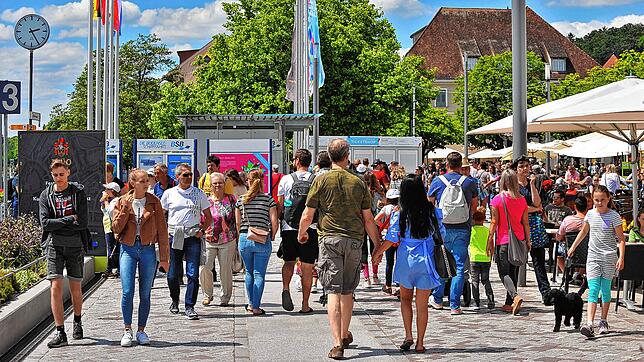 Überlingen an Pfingsten. Die Promenade voll und die meisten Menschen ohne Masken. Wie geht es weiter?