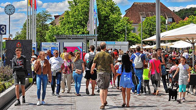 Überlingen an Pfingsten. Die Promenade voll und die meisten Menschen ohne Masken. Wie geht es weiter?