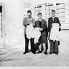 Am 17. Dezember 1936 wird Franziskus als Jorge Mario Bergoglio in einem Vorort von Buenos Aires als eines von fünf Kindern italienischer ...
