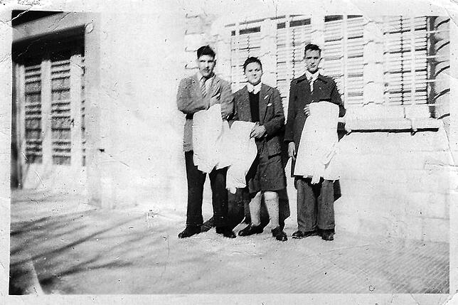 Am 17. Dezember 1936 wird Franziskus als Jorge Mario Bergoglio in einem Vorort von Buenos Aires als eines von fünf Kindern italienischer ...