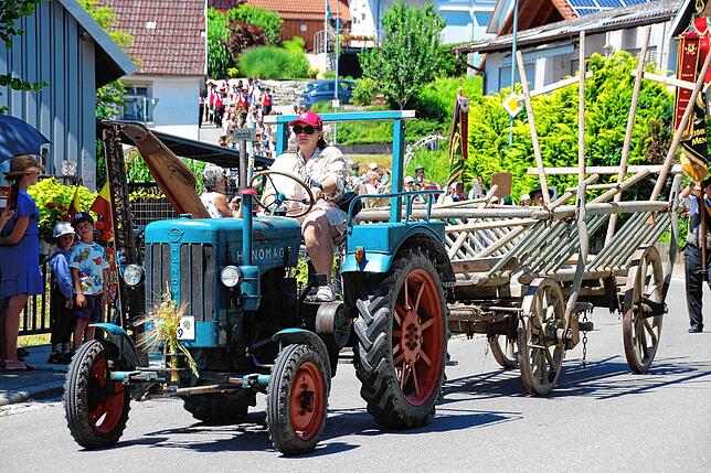 Bild 12: Dorf-Musik-Fest in Menningen mit buntem Programm und toller Stimmung: 850 Jahre Menningen und 125 Jahre Musikkapelle