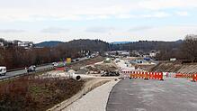 Kein Bauarbeiter weit und breit: Bei Allensbach ist eine der großen B33-Baustellen im Kreis Konstanz. Zuletzt ging es hier nur sehr ...