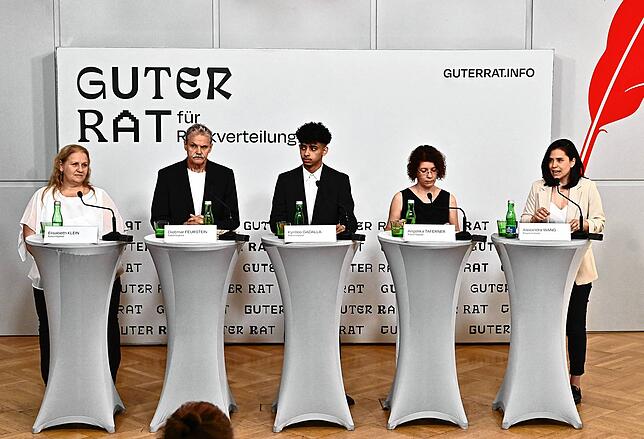 Sie haben mitentschieden, wohin das Geld geht: Elisabeth Klein (von links), Dietmar Feurstein, Kyrillos Gadalla, Angelika Taferner und ...