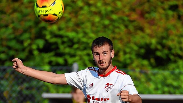Tor zum Geburtstag: Einen Tag nach seinem &bdquo;Neunzehnten&ldquo; krönte Julian Stadler vom FC Schönau seine Leistung mit einem Tor ...