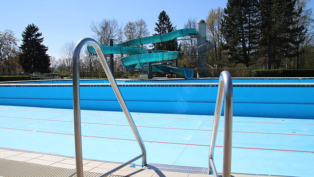 Kein Wasser, keine Gäste: Kurz vor Beginn der Sanierung ist es ruhig im Parkschwimmbad.