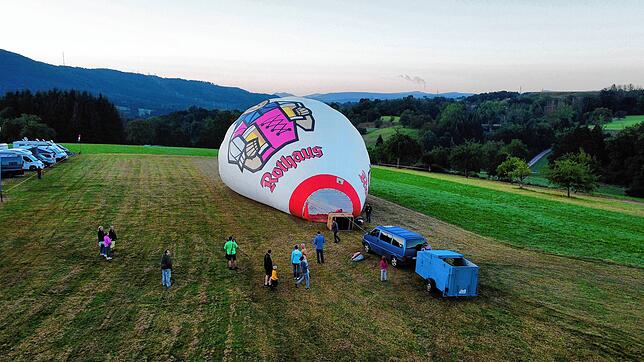 Früh aufstehen hieß es für das Ballonteam. Um 6 Uhr startete der Ballon zu seiner Fahrt in Richtung Hotzenwald.