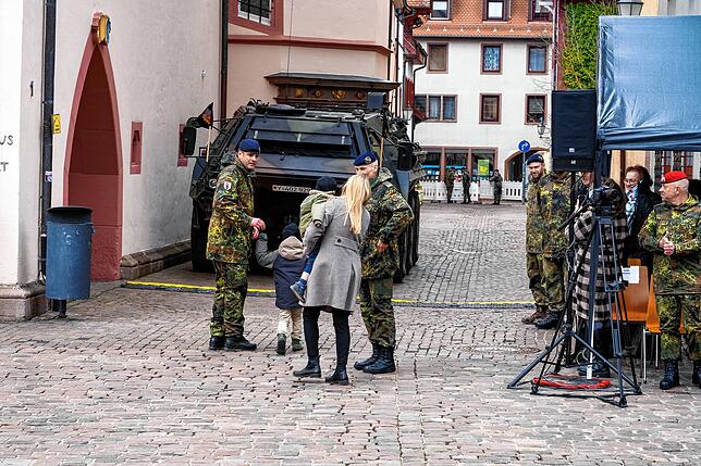 Bild 12: Bilder der beeindruckenden Bundeswehr-Parade vor dem Villinger Münster