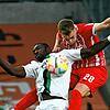 Die Nullnummer bei Borussia Mönchengladbach (links Marcus Thuram) dämpft die Euphorie der Freiburger (rechts Matthias Ginter) vor dem ...