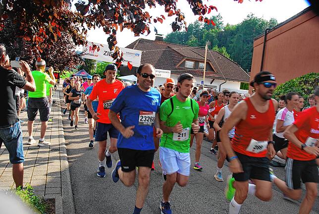 Bild 10: So schön war der Klettgaulauf 2024: Diese Läufer gehen an den Start