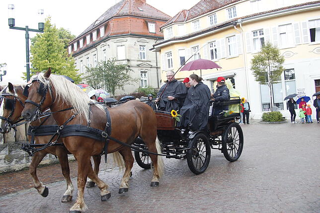 Bild 20: Das bisschen Regen! So bunt und vielfältig war der Festumzug des Reitturniers