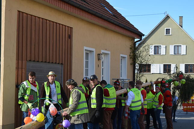 Bild 8: Bilder vom Narrenbaumstellen in Ittendorf
