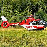 Auch ein Rettungshubschrauber ist vor Ort.