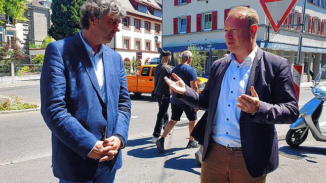An der ehemaligen Marienapotheke, Eingang zur Jakob-Kessenring-Straße, wo ein Kreisverkehr entstehen und den West-Ost-Verkehr ausbremsen ...