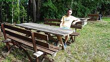 Alexander Hettich (47) ist mit seiner Familie nach Wutach zurückgekehrt. Hier ist er auf dem Grillplatz in Ewattingen.