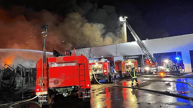Die juristische Aufarbeitung des Großbrandes bei der Firma Reifen Göggel in Gammertingen vom 23. Juli 2021 dauert an. Gegen den ...