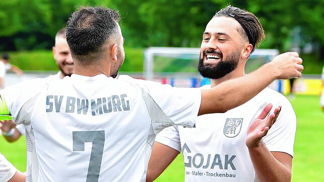 Torschützen unter sich: Jason Cerimi (rechts, auf dem Archivbild) traf drei Mal für den SV Blau-Weiß Murg beim SV Jestetten. Das 4:4 ...