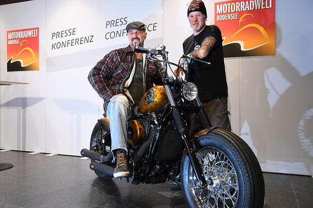 Beim "Best Bike Award" werden umgebaute Motorräder ausgezeichnet. Teilnehmer Tobias Frohnwieser auf seiner Kawasaki VM 800 und ...