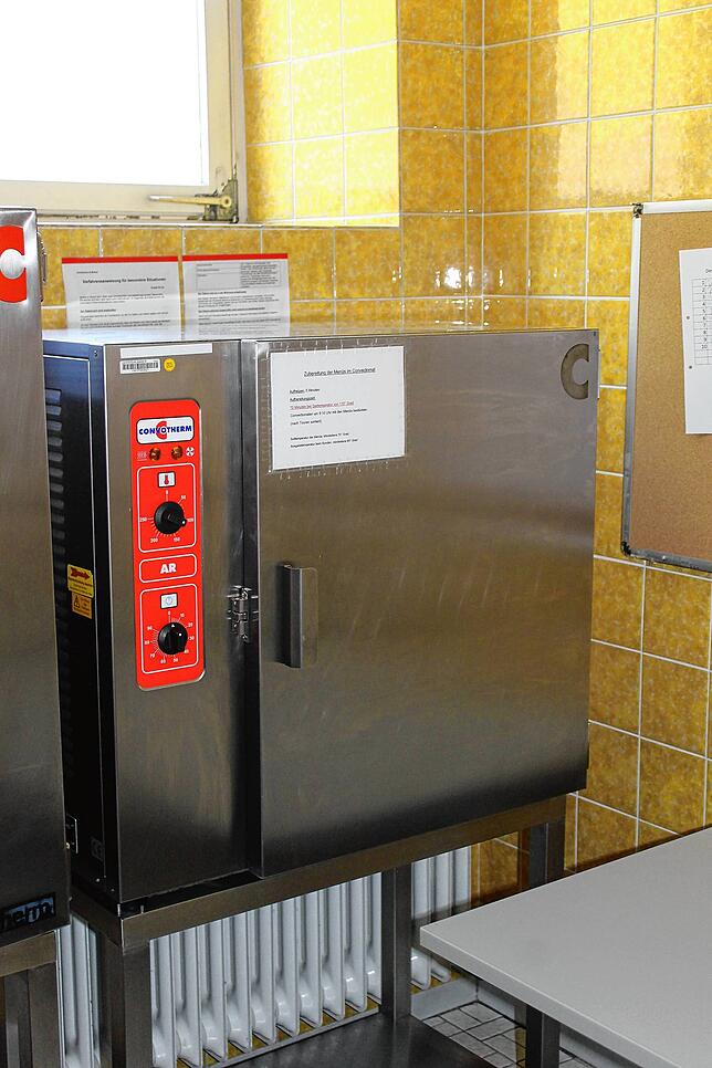 Einer der beiden Konvektomaten der Sozialstation.