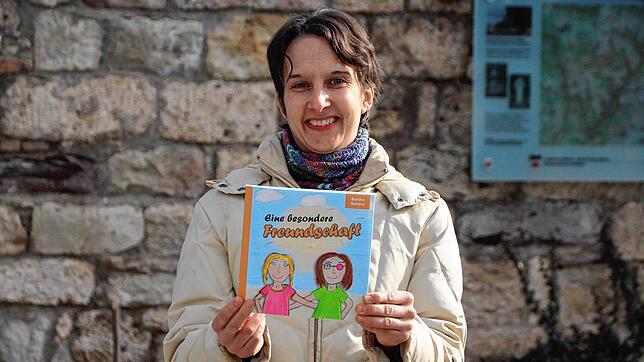 Kinderbuchautorin Sandra Schanz aus Schwaningen stellt ihr zweites Buch vor, das Kindern Mut machen will, zu seinen eigenen Stärken und ...