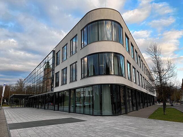 Angesichts der Wirtschaftslage läuft es bei der Volksbank – hier die Niederlassung in VS-Villingen – nach eigener Einschätzung rund.