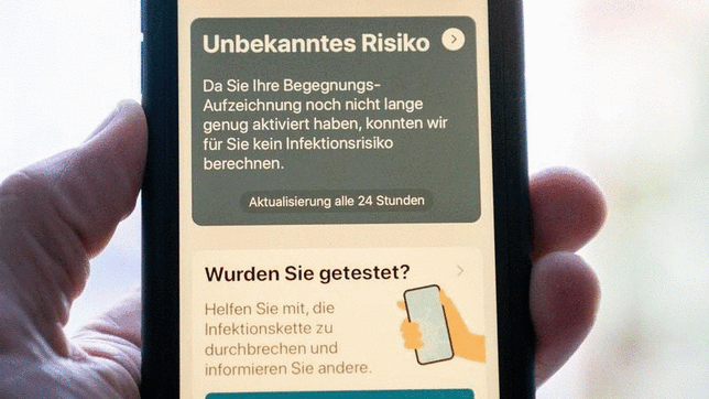 Die deutsche Corona-App und die schweizerische Tracing-App SwissCovid. Beide haben die gleiche Funktion, sind aber bislang nicht ...