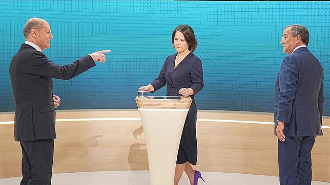 Olaf Scholz und Armin Laschet im Schlagabtausch beim Triell am Sonntagabend im Fernsehen der Öffentlich-rechtlichen.