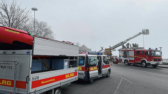 Großeinsatz von unter anderem Feuerwehr und DLRG am vergangenen Freitag in Meersburg. Taucher mussten aus dem Bodensee gerettet werden.