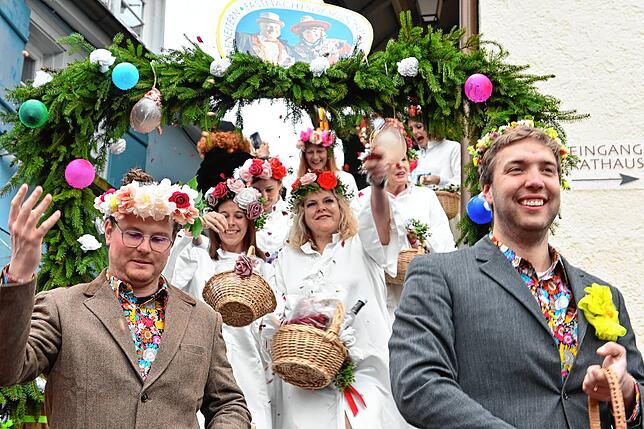 Bild 17: Narrenhochzeit in Sipplingen: So feiern die Narren das neue Paar