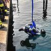 Am Mittwochmorgen rückten Feuerwehr und Polizei aus, um einen Roller aus dem See zu bergen.