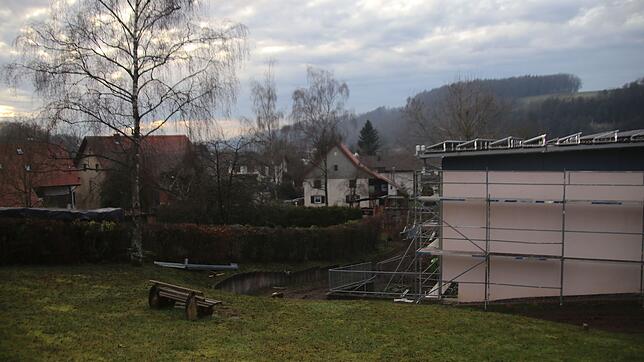 Im Zuge der Schulsanierung in Degernau wird auch die Außenanlage neu gestaltet. Förderungen aus Mitteln der Sanierungsmaßnahmen Ortskern ...