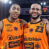 Dieses US-amerikanische Duo wird getrennte Wege gehen: Jaren Lewis (links) wird die wiha Panthers sicher verlassen, Rasheed Moore zieht ...