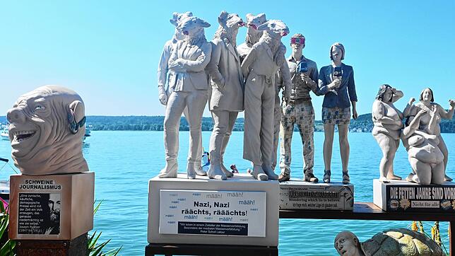 Händler verkaufen an 71 Ständen entlang der Uferpromenade ihre Waren. Zum 22. Mal findet von Freitag bis Sonntag der Überlinger ...
