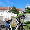 Manfred Weiss aus Markdorf wünscht sich, dass der Radweg durch das Mauracher Schloss wieder freigegeben wird. Das Nadelöhr zwischen ...