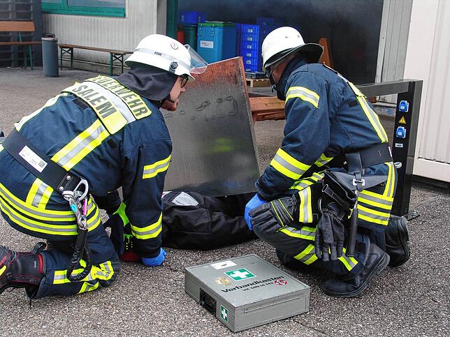 Bild 3: Feuer, Verletzte und Vermisste: Die besten Bilder von der Hauptübung der Salemer Feuerwehr