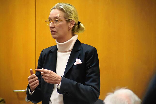 Sechs Minuten hat Weidel Zeit für ihre Rede im Graf-Zeppelin-Haus.