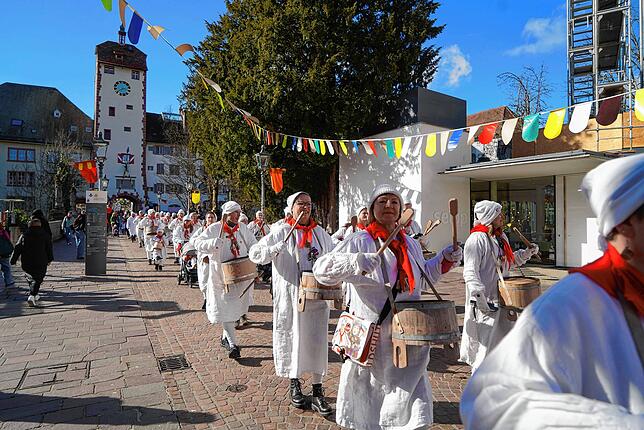 Bild 13: So ausgelassen feiern Kinder beim Narro-Zunft-Umzug in Waldshut – Die schönsten Fotos!