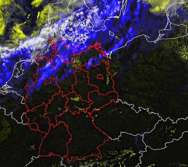 Auf dem Satellitenbild, hier das eines amerikanischen Anbieters, sieht Oliver Klein welche Wolken es gibt, wo sie hinziehen, wie schnell ...