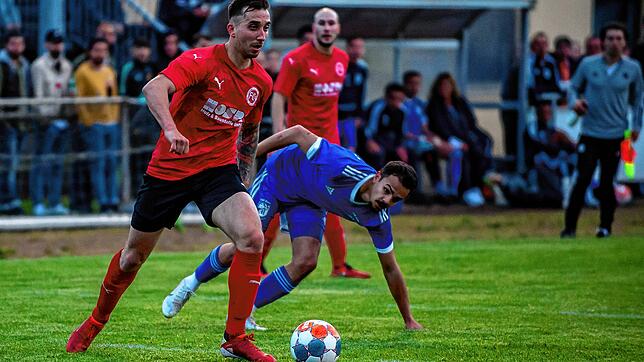 Seitenwechsel: Mariusz Rymsza (links) hat den FC 08 Bad Säckingen in der Winterpause verlassen und spielt künftig an der Seite von ...