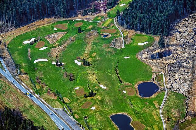 Normalerweise werden auf der Anlage im Hochschwarzwald &ndash; zwischen Hinterzarten und Titisee-Neustadt &ndash; zahlreiche Golfbälle ...