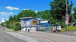 Ein Hotel mit acht Stockwerken soll in der Riedstraße beim Bahnhof Wollmatingen entstehen. Das Bestandsgebäude soll noch in diesem Jahr ...