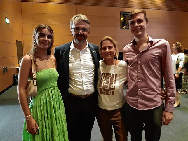 Bild 7: OB-Wahl: Das sind die Bilder der Wahlparty in der Stadthalle