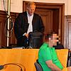 Der Angeklagte Nico B. mit seinem Verteidiger Bernhard Mußgnug. Bilder vom zweiten Angeklagten Thomas W. zu machen wurde von dessen ...