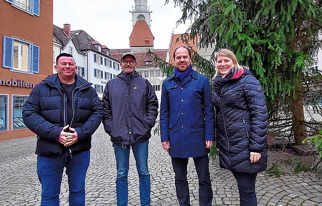 Sie freuen sich auf den Weihnachtsmarkt auf der Hofstatt (von links): Andreas Dold (Gastronomie), Oliver Blaser (EPM Bodensee), Jürgen ...