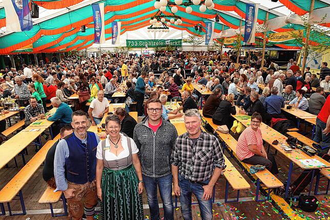 Ohne sie würde beim Tengener Schätzele-Markt nicht viel gehen (von links): Festwirt Alexander Stihl, Stadtkapellen-Vorsitzende Andrea ...
