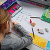 Für Grundschulkinder findet der Unterricht noch nicht komplett digital statt. Hier gilt es Arbeitsblätter downloaden und ausdrucken und ...