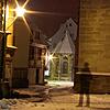 Das Überlinger Rathaus im Winter bei Nacht. Dank Langzeitbelichtung ist eine Figur schattenartig zu sehen. Wer zieht in diesem Jahr ins ...