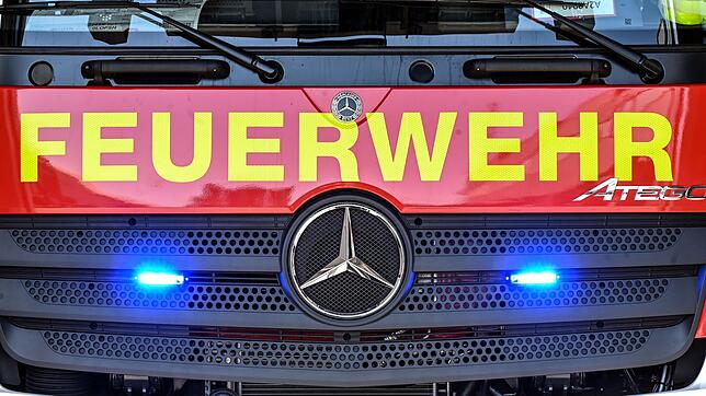 Feuerwehrfahrzeug - Symbolbild Unterstützung bekommt die Feuerwehr von einem Landwirt. (Symbolbild)