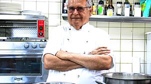 Schreiben ist wie Kochen: Pantelija Dudic in der Küche seines Gasthauses in Konstanz.