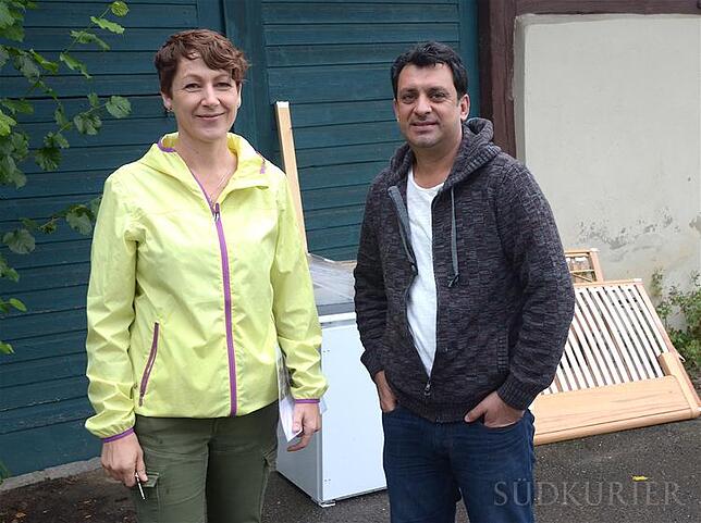 Angelika Moritz und Dilan Ramzi koordinieren das Lager des MGH-Möbel-Kreisels.